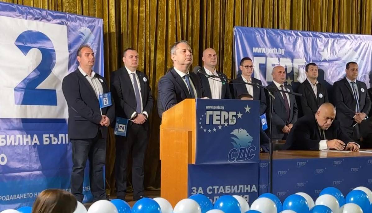  Делян Добрев 